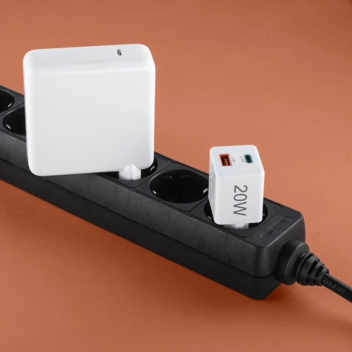 HAMA Бързо мини зарядно 20W