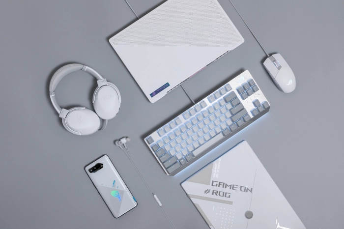 ASUS ROG Strix Go Core White